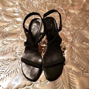 Donald j pliner  heeled sandal, made in Spain leather sole, leather insole,